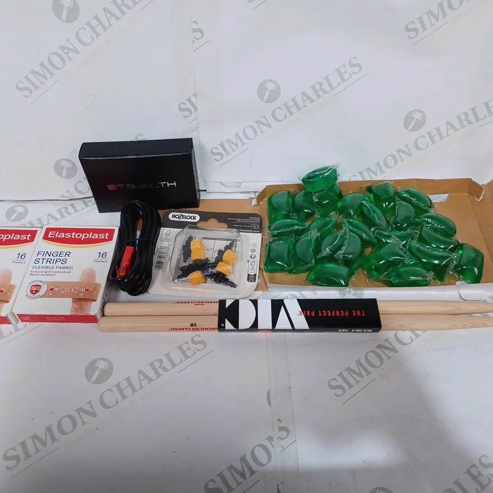 BOX TO CONTAIN APPROX. 15 X ASSORTED HOUSEHOLD PRODUCTS. INCLUDES DRUM STICKS, FINGER PLASTERS, CLEANING ITEMS, LIGHTS, TABLE/CHAIR LEGS ETC 