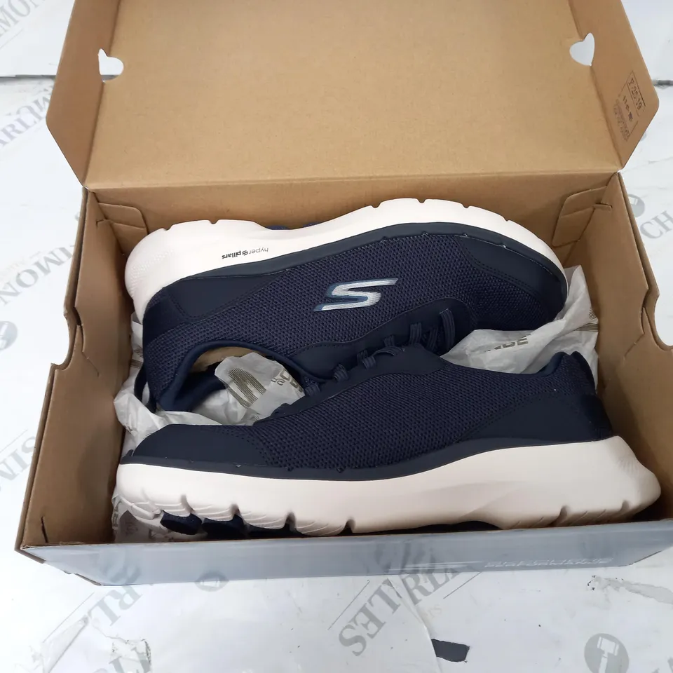 SKETCHERS GOWALK 6 MENS SIZE 8