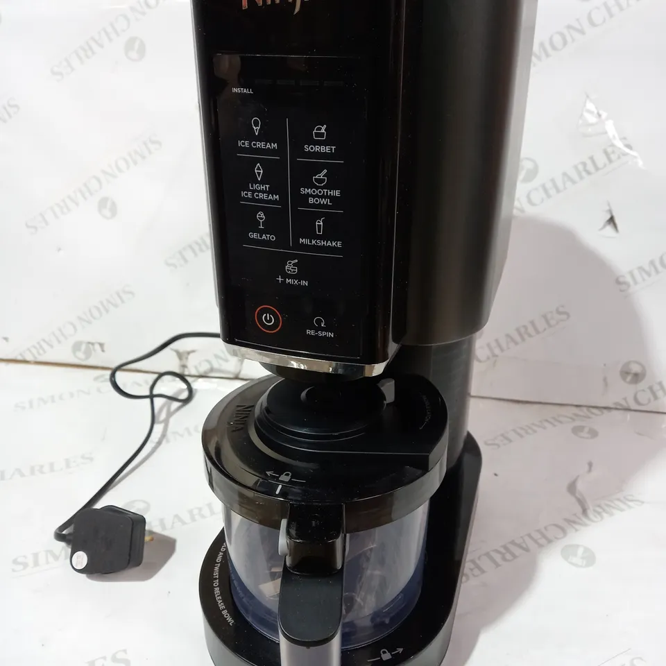 OUTLET NINJA CREAMI ICE CREAM & DESSERT MAKER WITH 5 DESSERT TUBS