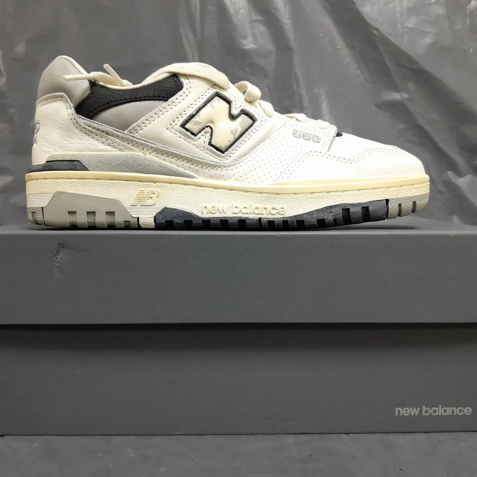 BOXED PAIR OF NEW BALANCE 550 TRAINERS IN WHITE/BLACK SIZE UK 7.5