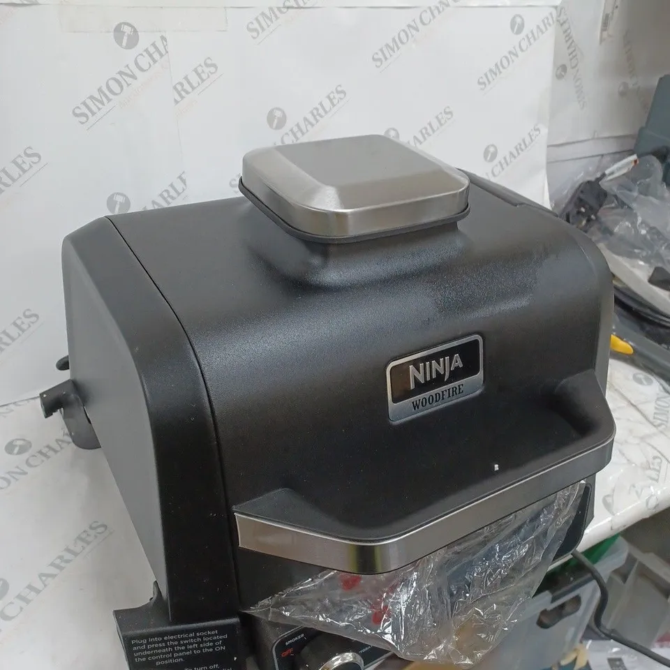 BOXED NINJA WOODFIRE ELECTRIC BBQ GRILL & SMOKER OG701UKQ