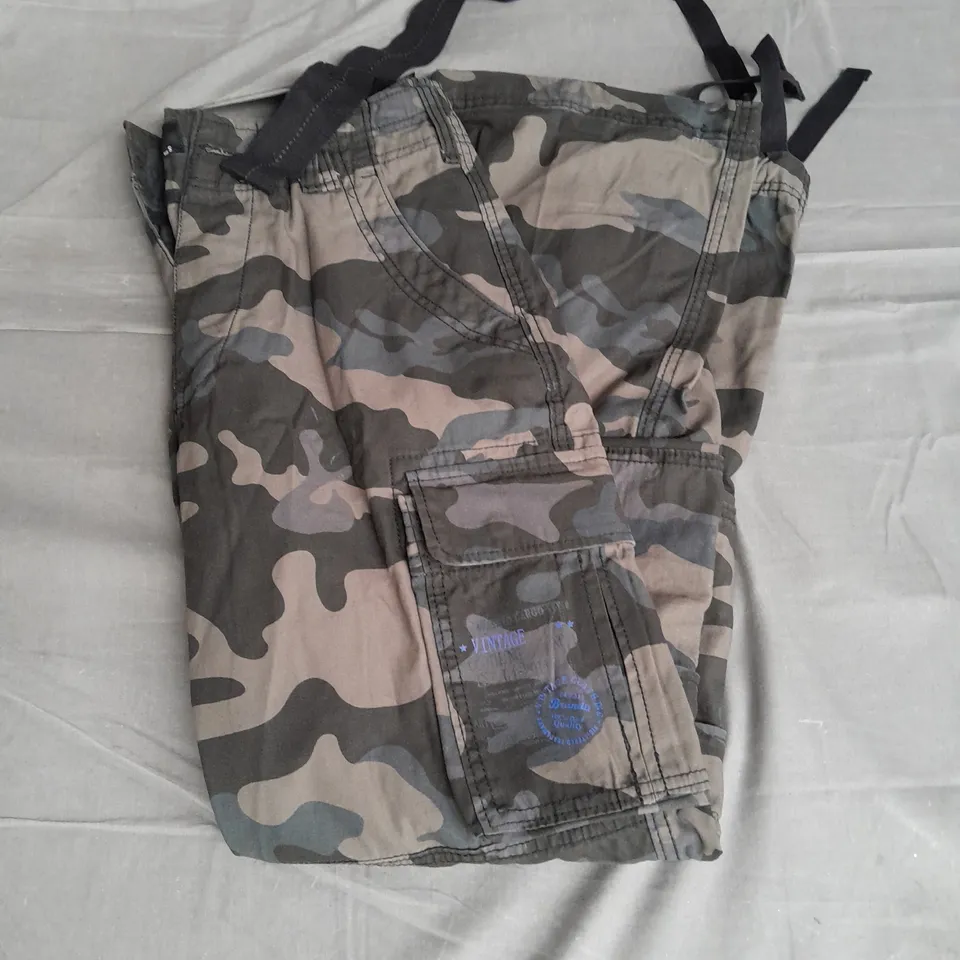 BRANDIT VINTAGE PANTS IN DARK CAMO SIZE S