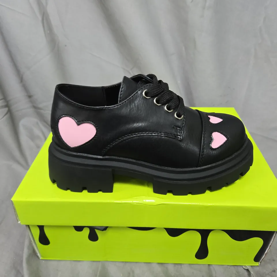 BOXED PAIR OF KOI KIDZ LIL TENNIN HEART SHOES IN BLACK/PINK - UK KIDS 11