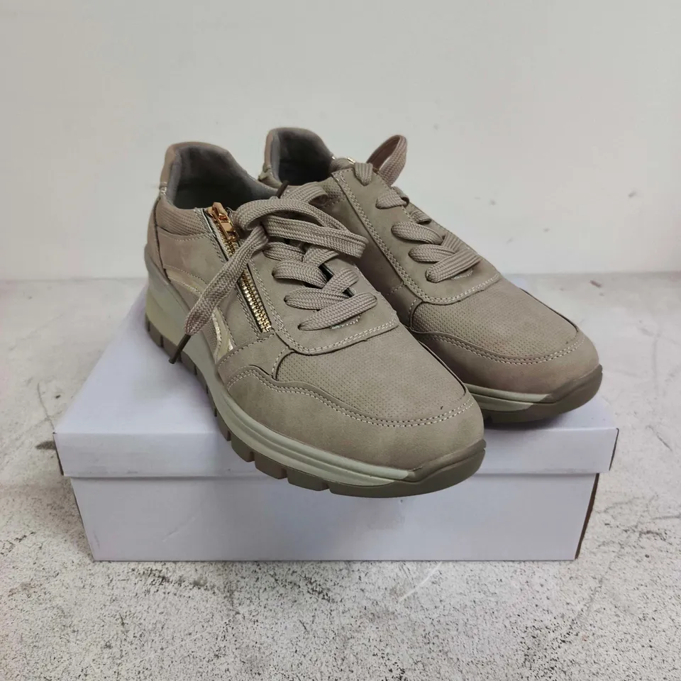 SHOES BY EMMA DAWLISH BEIGE TRAINERS – UK 7