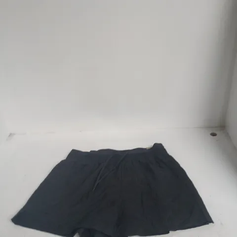 NIKE SHORTS – BLACK – XL 