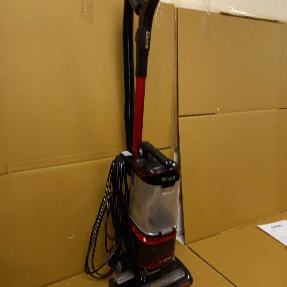 SHARK UPRIGHT VACUUM CLEANER NV602UKT