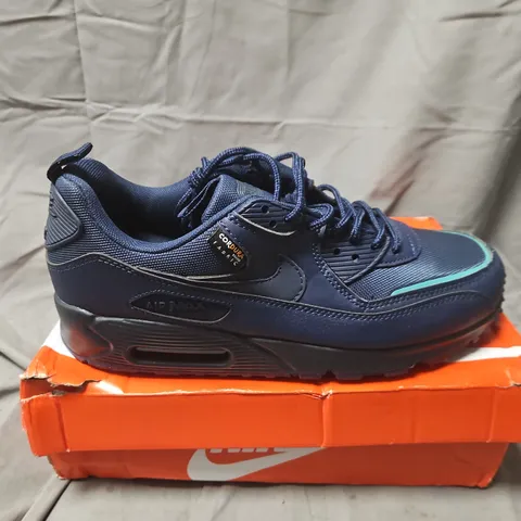 BOXED NIKE AIR MAX 90 SURPLUS NAVY/BLUE TRAINERS – MEN'S UK 10 (DC9389-400)