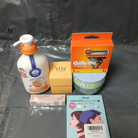 APPROXIMATEY 15 ASSORTED HEALTH AND BEAUTY PRODUCTS TO INCLUDE DAISE BODY SCRUB, ACNE PATCHES AND GILLETTE RAZOR BLADES
