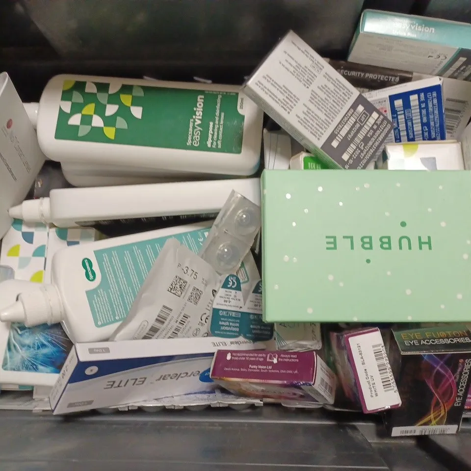 BOX OF APPROX 20 ASSORTED VISION CARE ITEMS TO INCLUDE - SPECSAVERS EASY VISION ALL PURPOSE - OTE SENSATION ALL IN ONE - SPECSAVERS EASY VISION UMERE ECT 