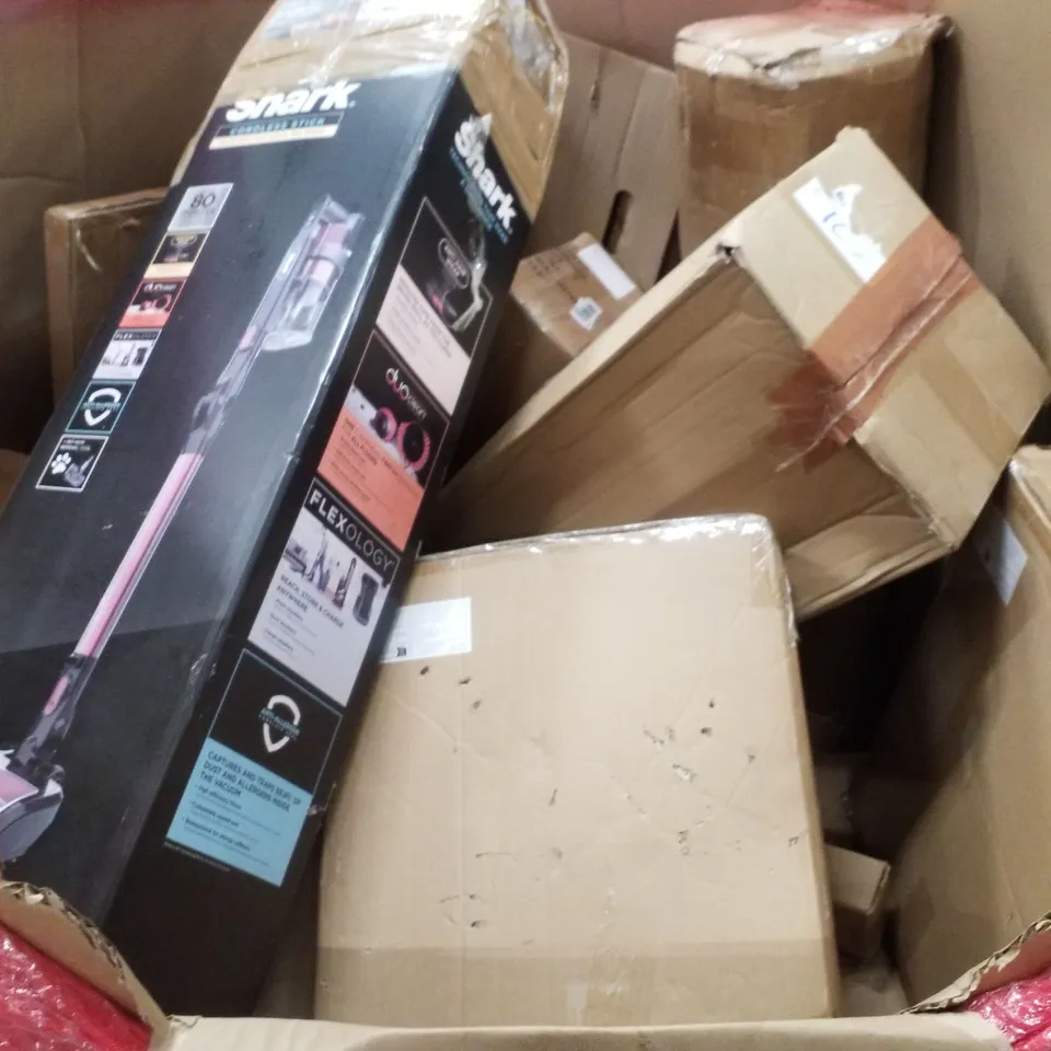 PALLET CONTAINING ASSORTED PRODUCTS INCLUDING METAL GARDEN FENCE, WHITEBOARD, BED RAIL GUARD & ACRYLIC BLOON STAND