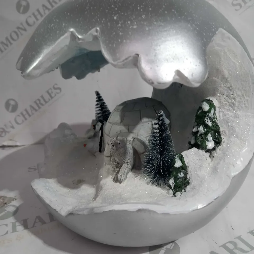SANTA EXPRESS CHRISTMAS DETAILED BAUBLE DECORATION 
