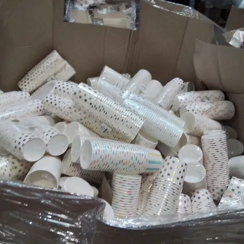 PALLET CONTAINING A VERY LARGE QUANTITY OF PAPER ICE CREAM TUBS
