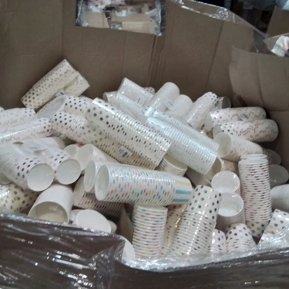 PALLET CONTAINING A VERY LARGE QUANTITY OF PAPER ICE CREAM TUBS