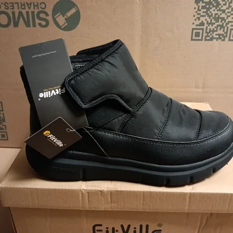 BOXED PAIR OF FITVILLE COZYCORE WINTER BOOTS - BLACK, UK 9 