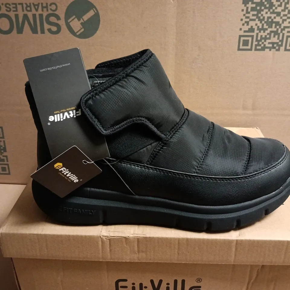 BOXED PAIR OF FITVILLE COZYCORE WINTER BOOTS - BLACK, UK 9 