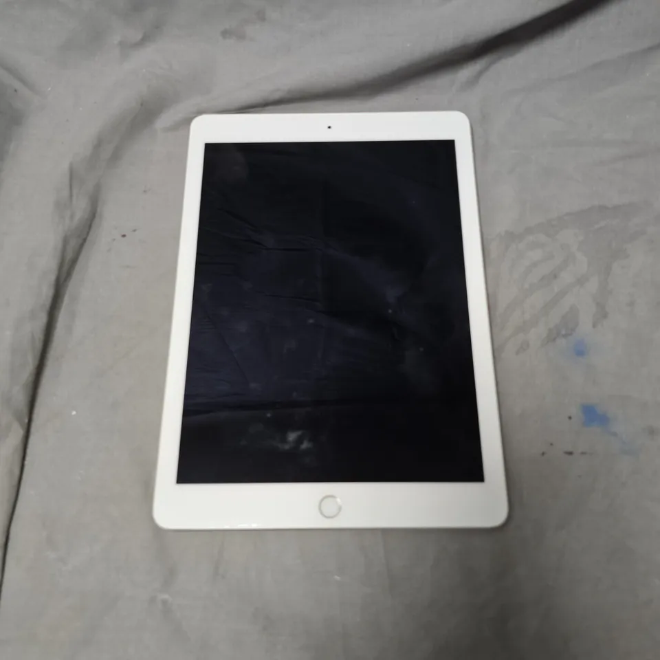 APPLE IPAD PRO 9.7 TABLET A1673 – SILVER WITH WHITE BEZEL