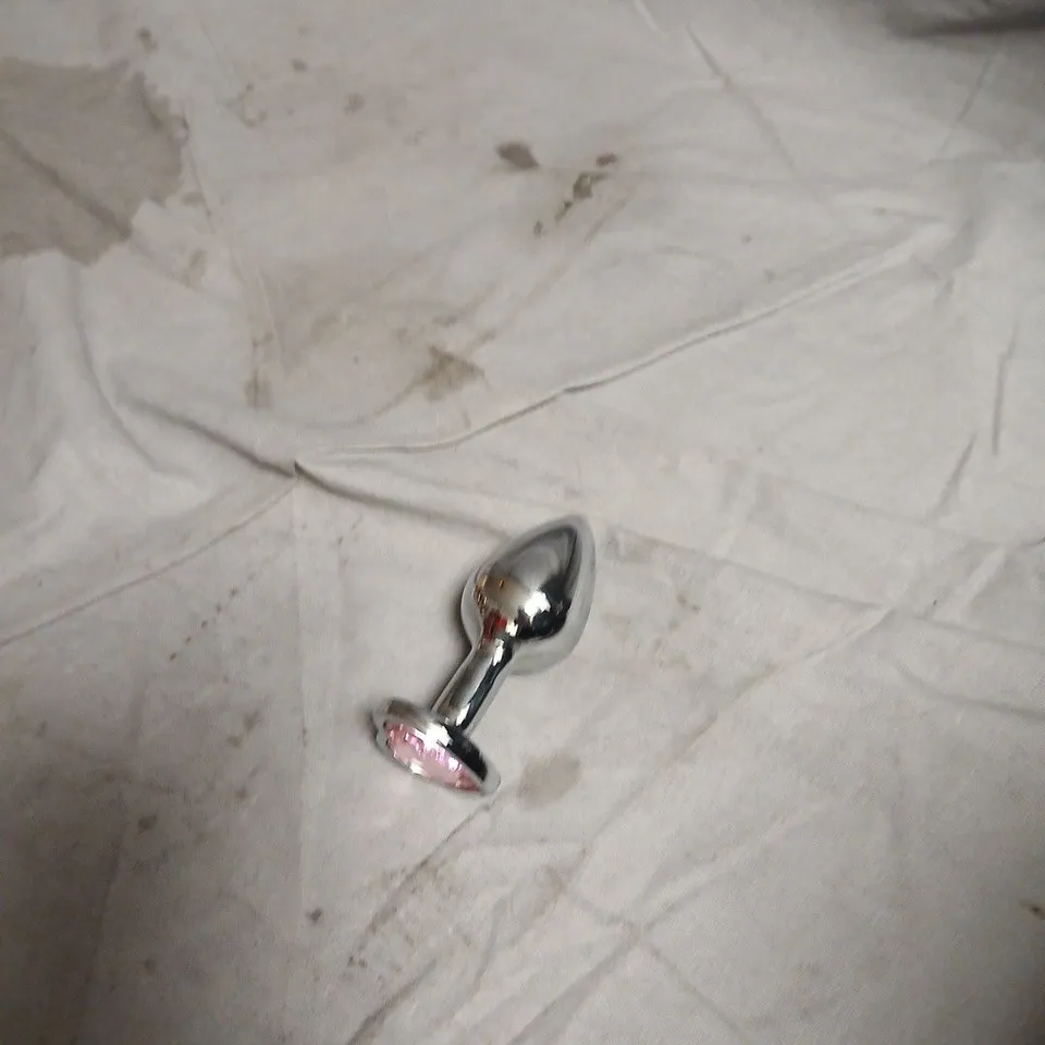 BOX OF APPROXIMATELY 30 ADULT SEX TOYS AND ACCESSORIES INCLUDING INTELLIGENT POSE CORRECTOR , 10 FUNCTION BULLET VIBRATOR AND HEART METAL BUTT PLUG 