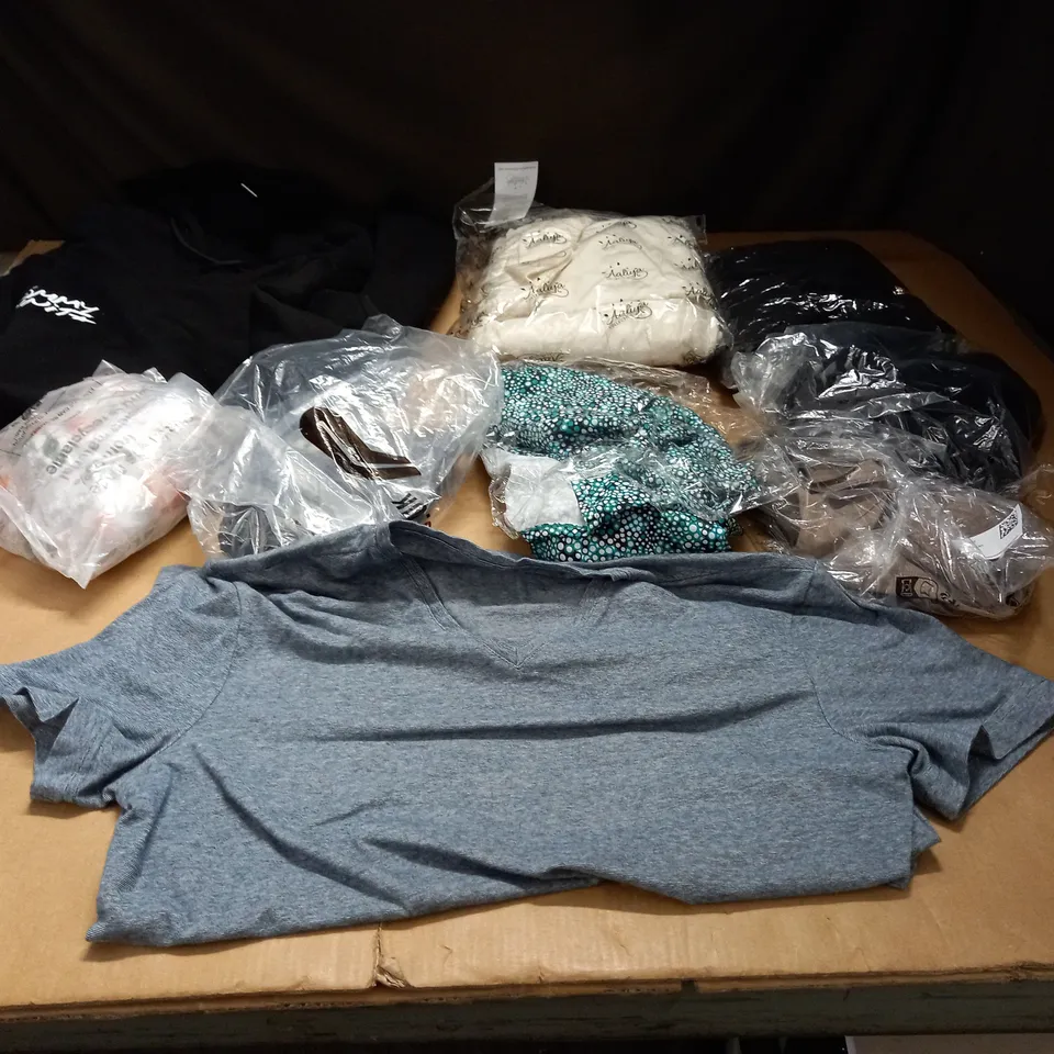 BOX OF APPROXIMATELY 25 ASSORTED CLOTHING ITEMS TO INCLUDE A SLIM FIT V NECK SHIRT, A BRANDED BLACK HOODIE AND A AALIYA DRESS