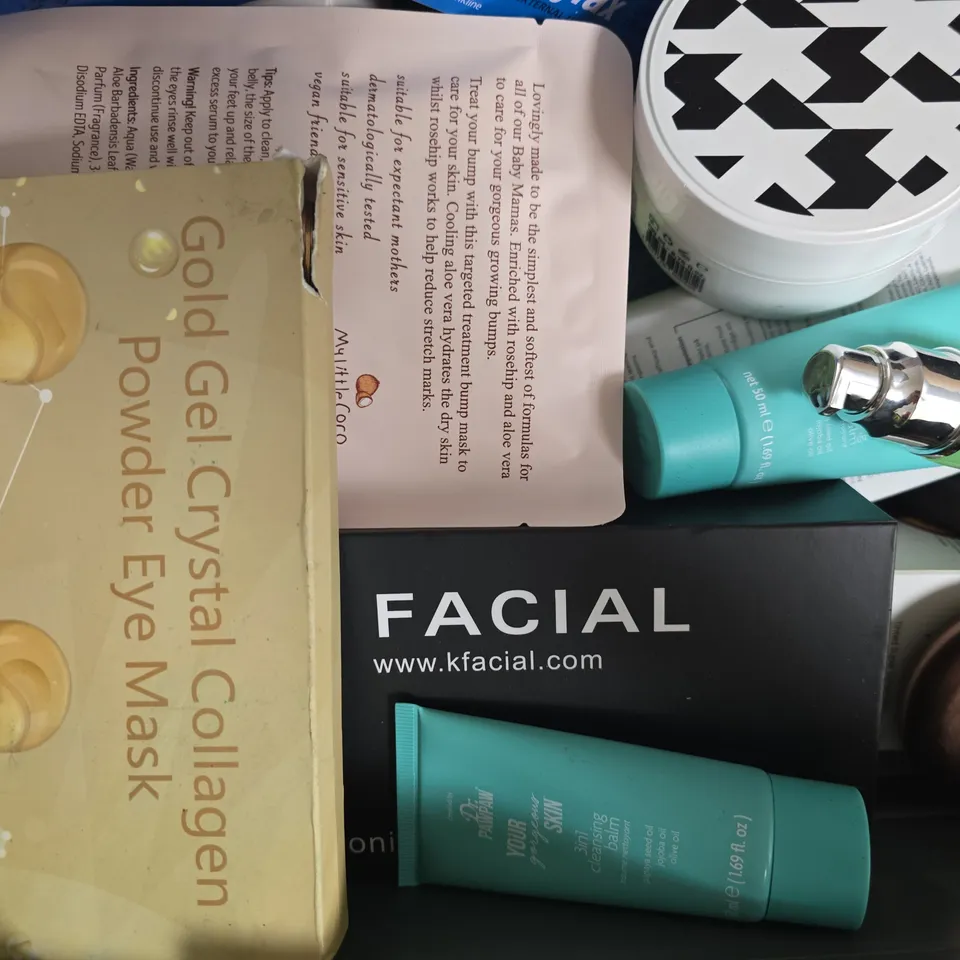 APPROXIMATELY 15 ASSORTED COSMETIC ITEMS TO INCLUDE PERCY REED, WILLIAM MORRIS, ETC - COLLECTION ONLY