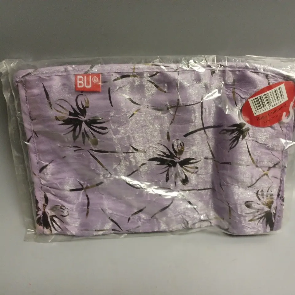 APPROXIMATELY 15 ASSORTED UNLIMITED BAGS COSMETICS BAGS TO INCLUDE AKITA MIRROR DESIGN