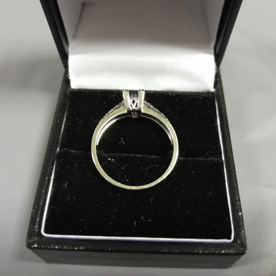18CT WHITE GOLD RING SET WITH AN AMETHYST AND NATURAL DIAMONDS TO THE SPLIT SHANK