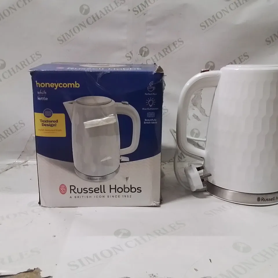 BOXED RUSSELL HOBBS WHITE KETTLE 