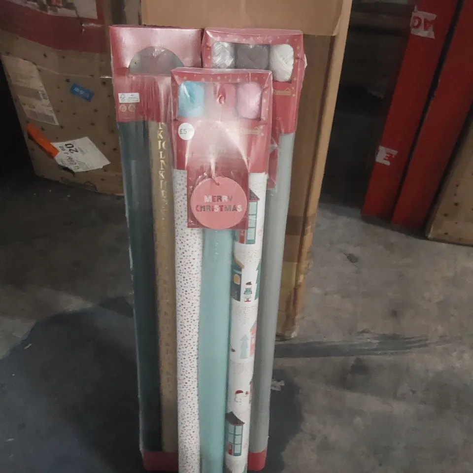 BOX CONTAINING A LARGE QUANTITY OF ASSORTED CHRISTMAS WRAPPING PAPER