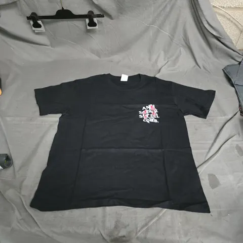 BLACK T-SHIRT WITH CHEST GRAPHIC PRINT