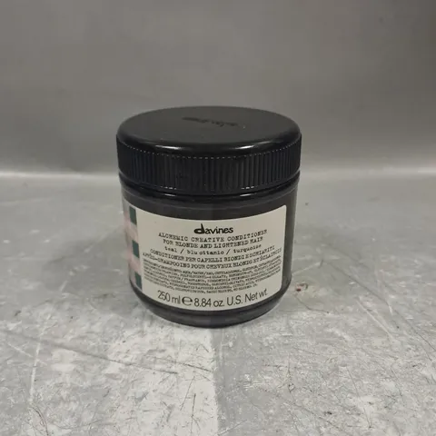 DAVINES ALCHEMIC CREATIVE CONDITIONER IN TEAL 250ML