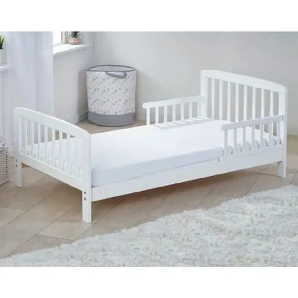 BOXED SYDNEY KIDS COT BED / TODDLER, WHITE (70 X 140CM) - 1 BOX