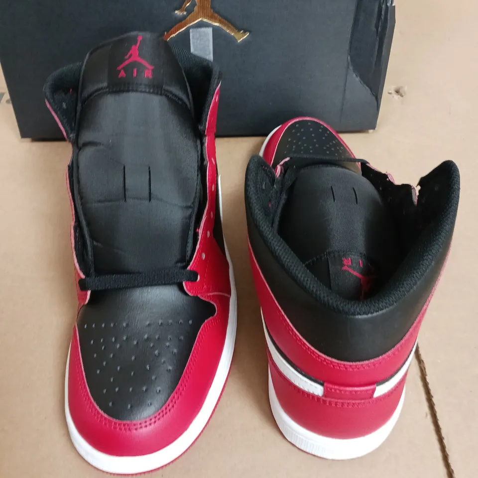 BOXED PAIR OF AIR JORDAN 1 MID TRAINERS IN RED/BLACK/WHITE - UK 8.5