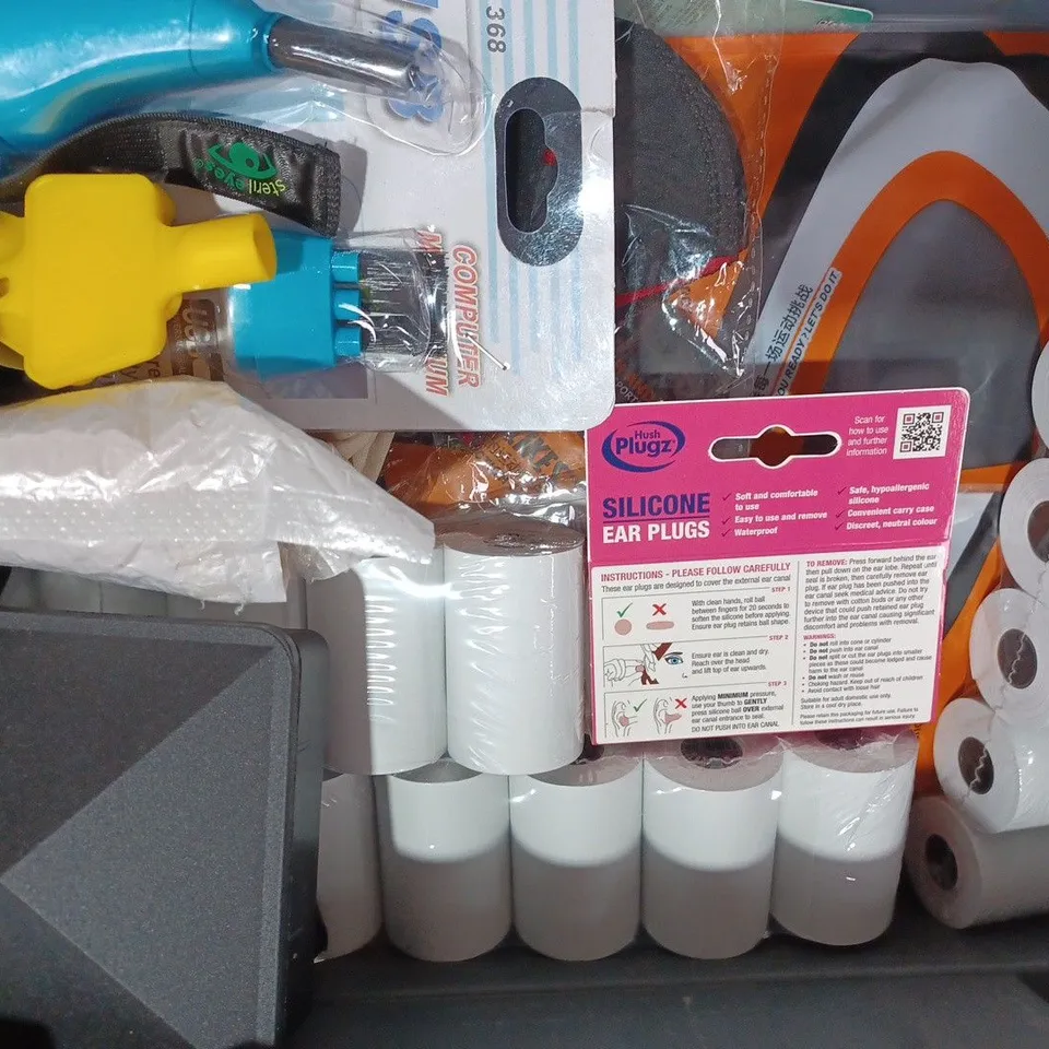 APPROXIMATELY 10 ASSORTED HOUSEHOLD ITEMS TO INCLUDE SILICONE EAR PLUGS, USB COMPUTER MINI VACUUM, STRONG LEATHER DOG COLLAR, ETC