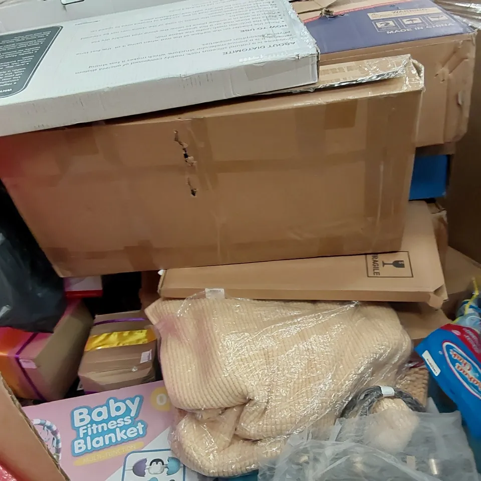 PALLET OF ASSORTED ITEMS INCLUDING: CHILDREN'S BIKE, TRAINING BENCH, RICE COOKER, AUDIO TURNTABLE, SMART HEATER 