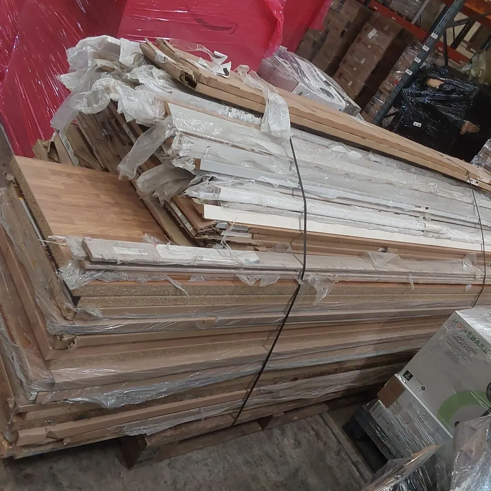 PALLET CONTAINING A LARGE ASSORTMENT OF WORKTOPS/FURNITURE PANELS ECT