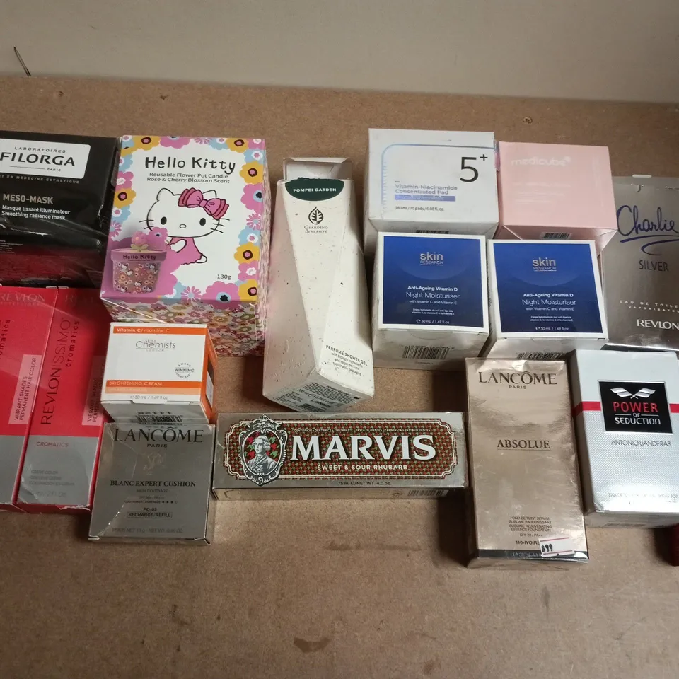 APPROXIMATELY 35 ASSORTED HEALTH & BEAUTY ITEMS: LANCÔME ABSOLUE & BLANC EXPERT CUSHION, POWER OF SEDUCTION FRAGRANCE, REVLON CHROMATICS COSMETICS, CLARINS, SKIN CHEMISTS MOISTURISERS, MARVIS TOOTHPAS