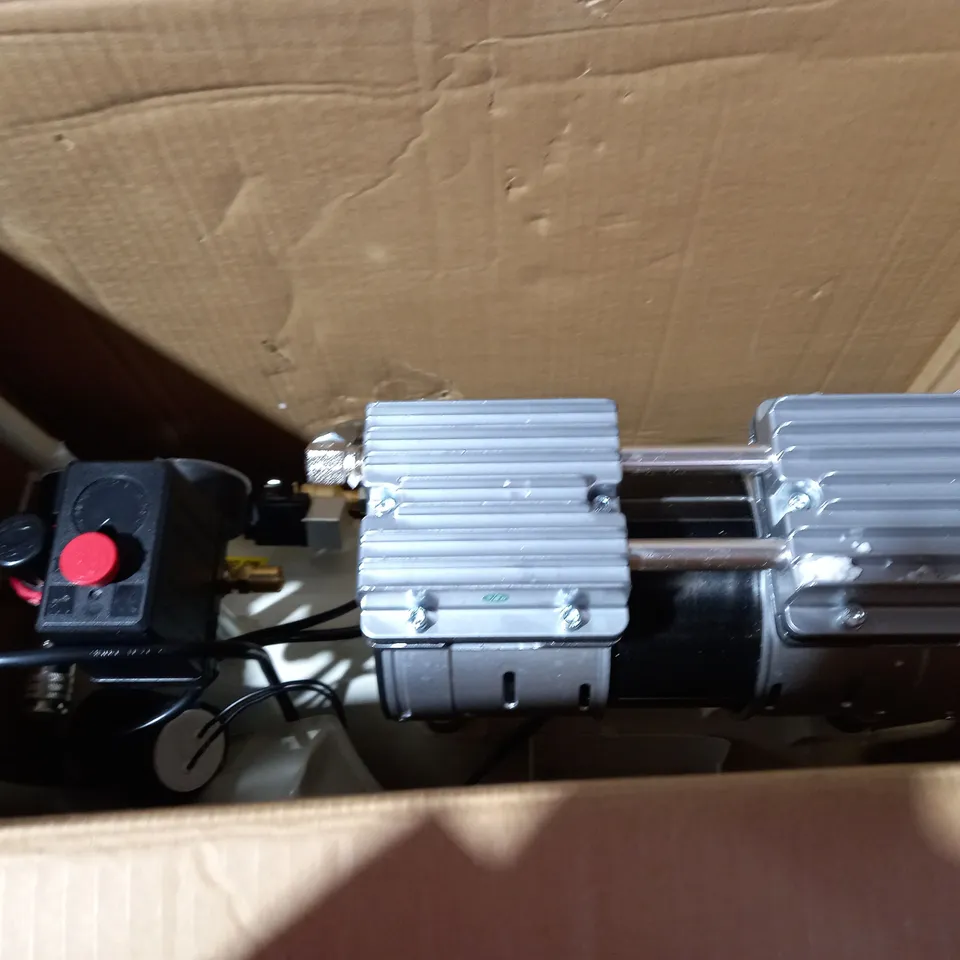 HYUNDAI HY7524 24 LITRE ULTRA SILENT 100PSI 5.2C