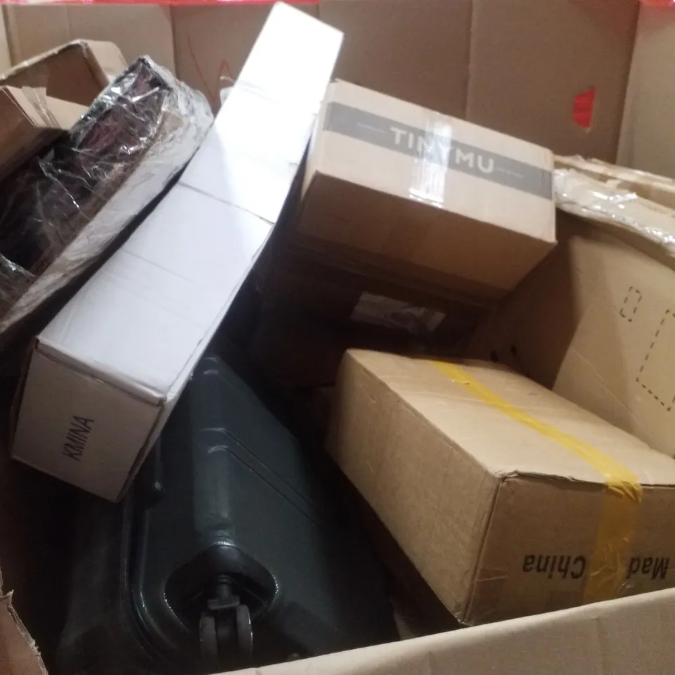 PALLET CONTAINING ASSORTED PRODUCTS INCLUDING KEEP RAMP, BED RAIL, KIDS RIDE-ON SUITCASE & TRUNKI BACKPACK/CAR SEAT