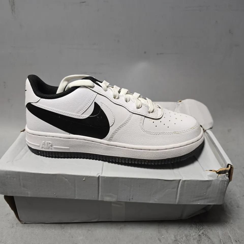 BOXED NIKE AIR FORCE 1 LV8 4 - SIZE 5 