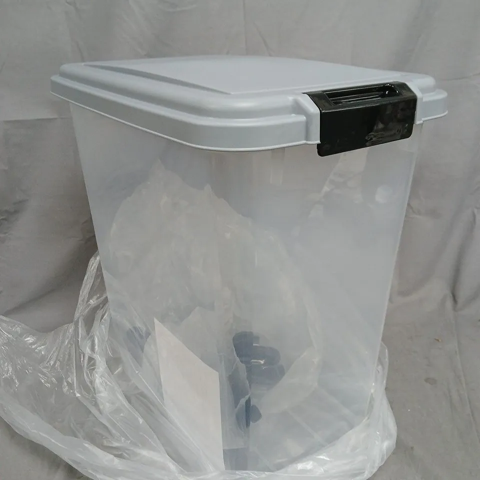 LARGE PLASTIC PET FOOD STORAGE CONTAINER WITH SCOOP 
