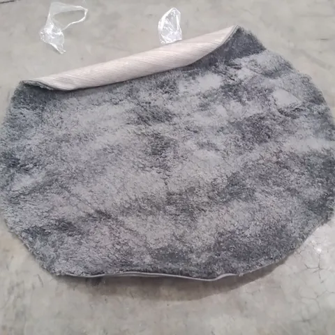 QUALITY DESIGNER AREA RUG - APPROXIMATELY 130X130CM