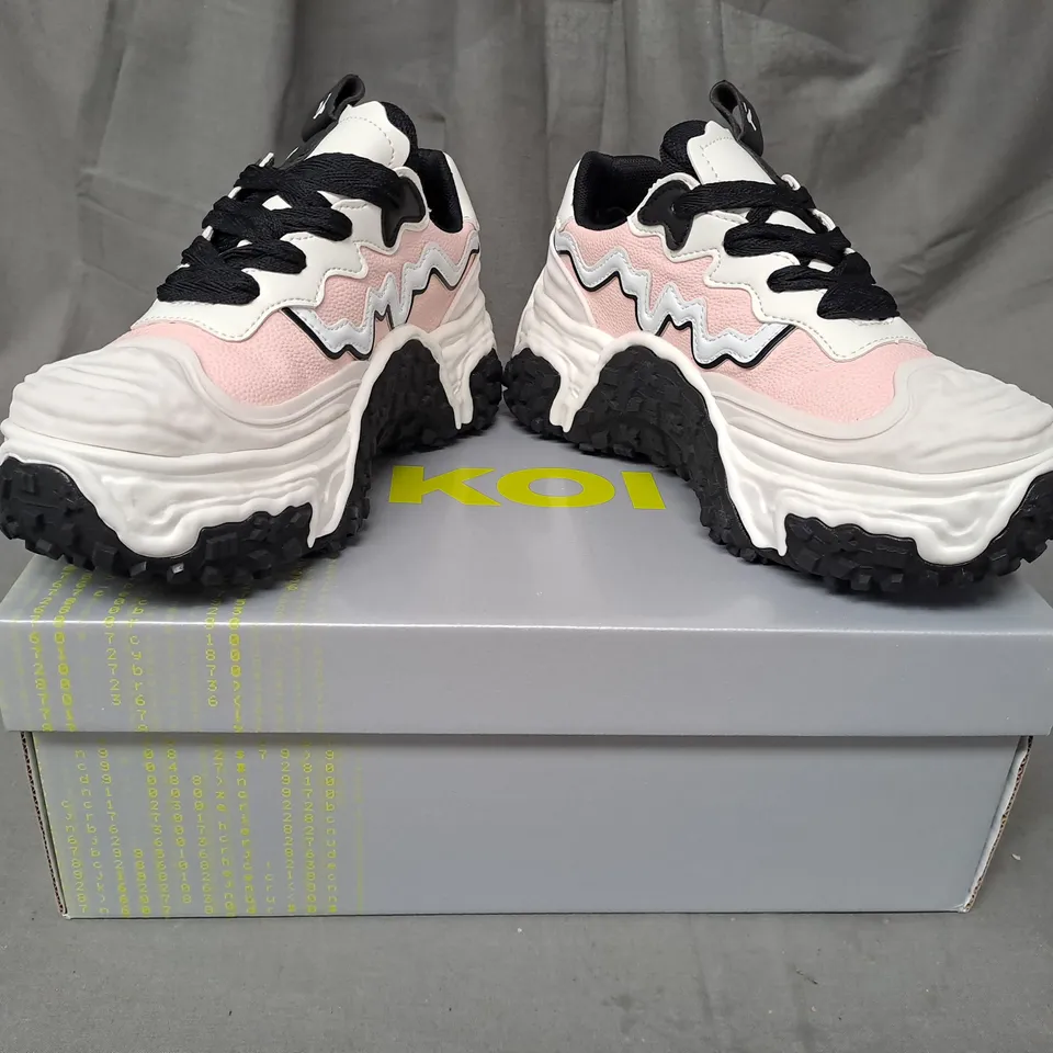 BOXED PAIR OF KOI VEGAN LAYER CAKE CHUNKY TRAINERS IN WHITE UK SIZE 1