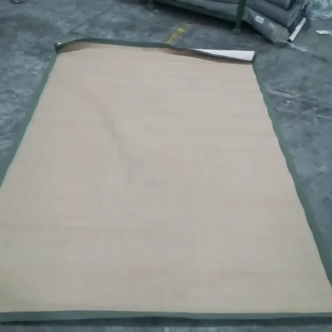 QUALITY DESIGNER RUG APPROXIMATELY 278X200