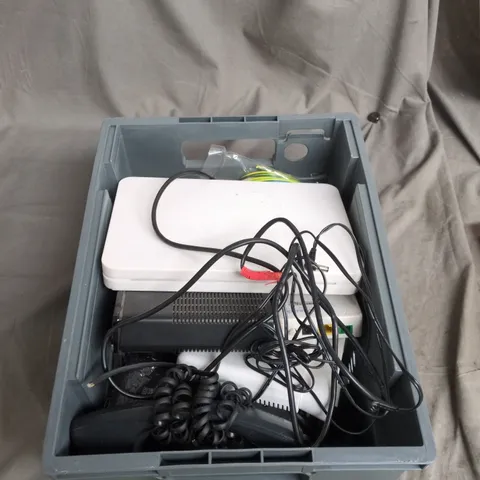 TOTE OF APPROXIMATELY 10 ASSORTED ITEMS TO INCLUDE: BT ROUTER