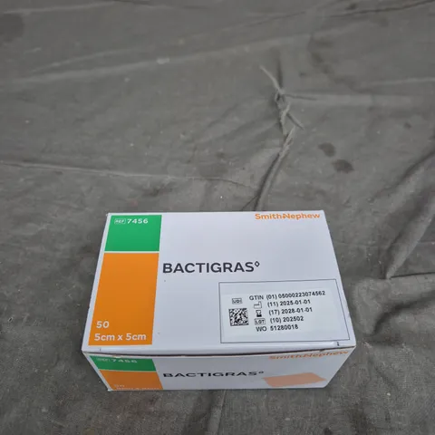 SMITH & NEPHEW BACTIGRAS 5 CM X 5 CM – BOX OF 50