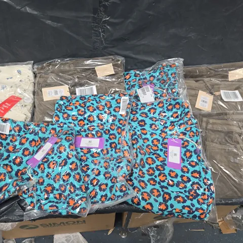 BOX OF APPROXIMATELY 10 ASSORTED BAGGED PIECES OF CLOTHING IN VARIOUS STYLES, SIZES, AND BRANDS 