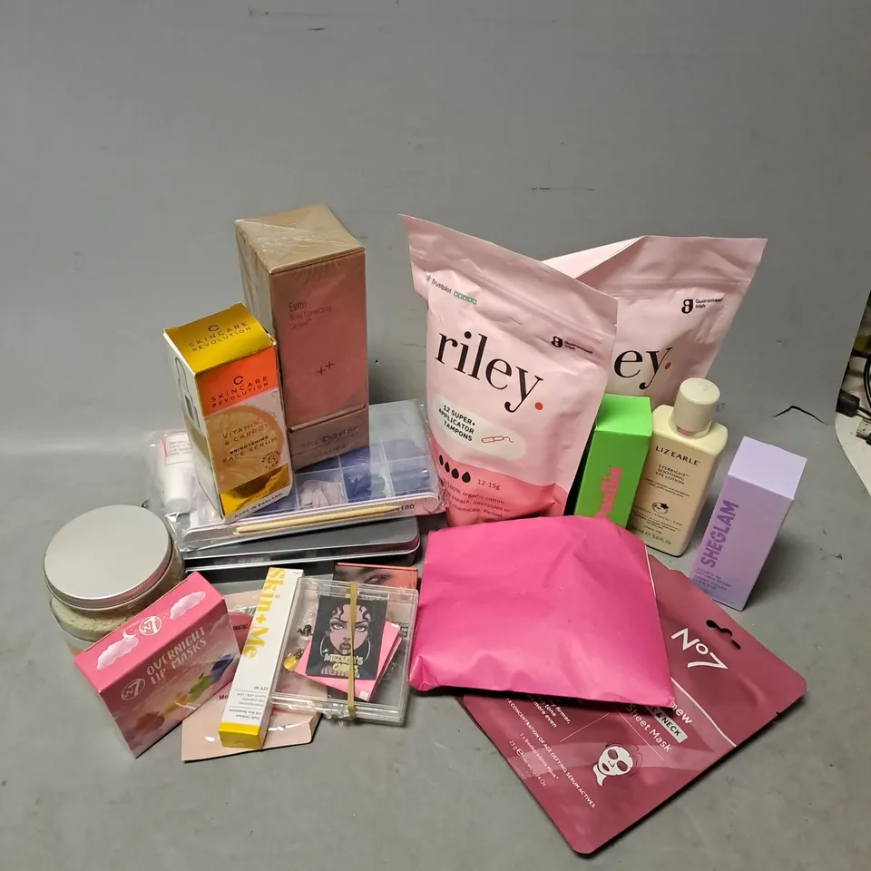 APPROXIMATELY 20 ASSORTED COSMETIC ITEMS TO INCLUDE - LIZ EARLE SOOTHING EYE LOTION - PAULIE RESET HYDRAQTING SERUM - GRACE & STELLA MOISTURISING EYE MASK - ETC