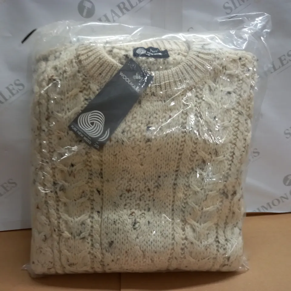 LOT OF APPROXIMATELY 10 AS NEW PURE NEW WOOL KNITTED CREW JUMPERS IN ECRU - ALL L