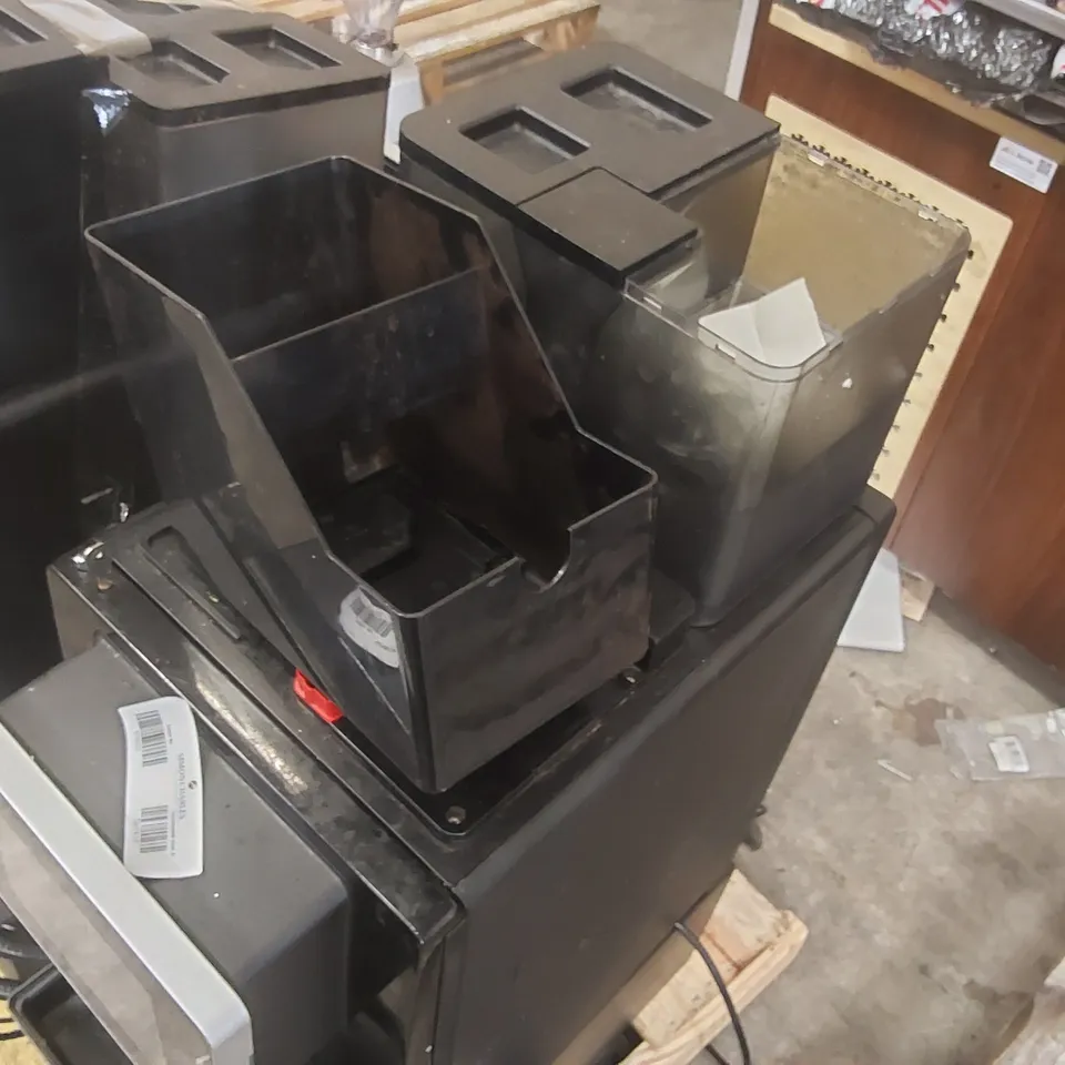 FRANKE A600 COMMERCIAL COFFEE MACHINE WITH MILK CHILLER