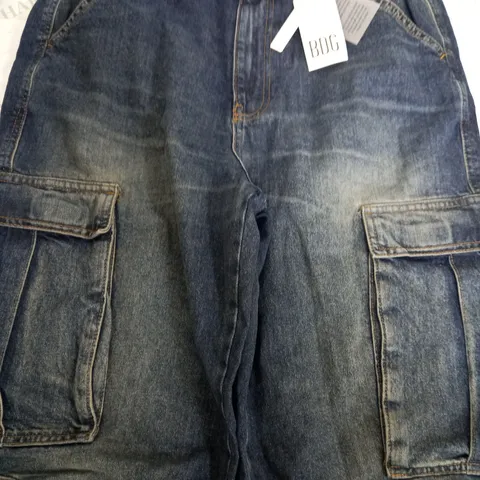 BDG DEMIN WASHED CARGO JEANS - W32 L30