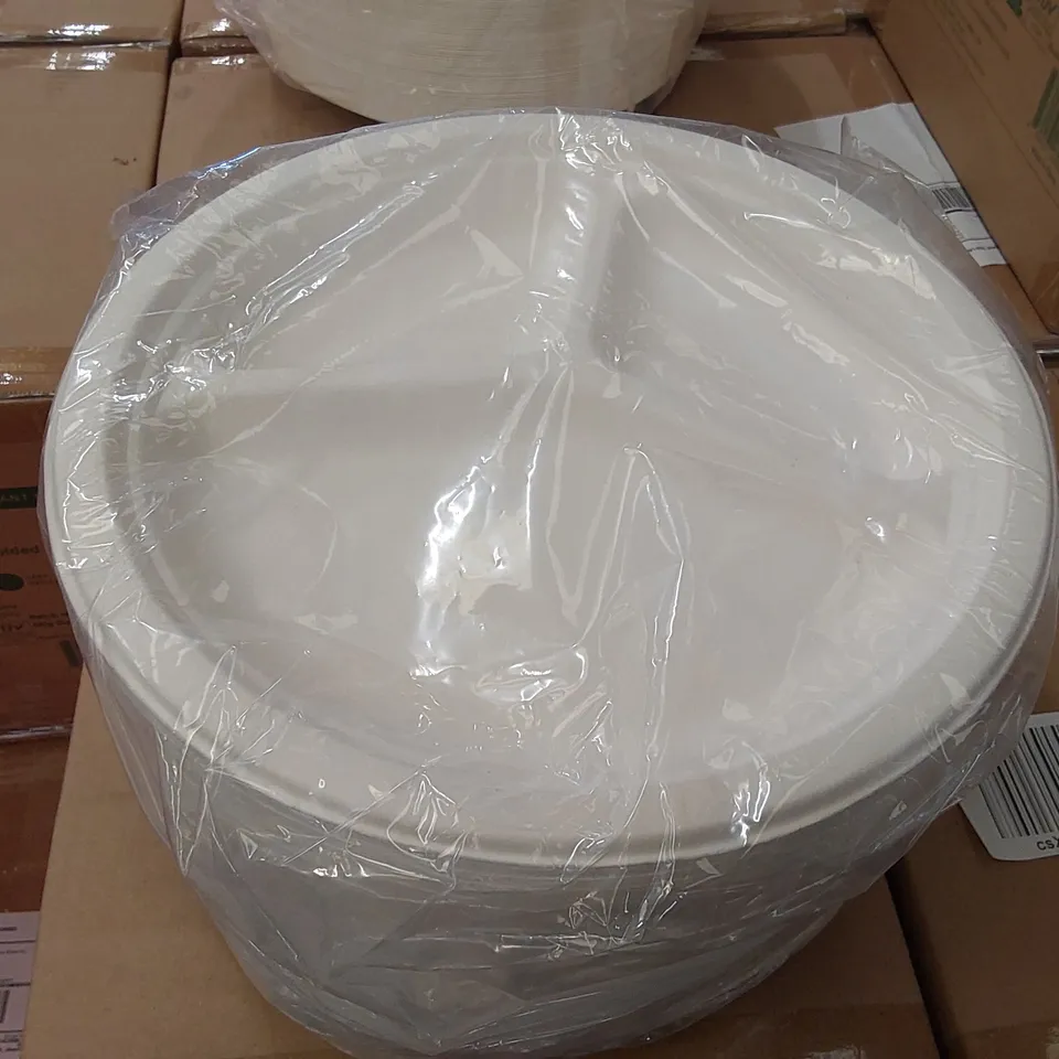 PALLET OF APPROXIMATELY 48 BOXES OF 200x 25.4CM (10" 3 COMPARTMENT) ROUND PULP MOLDED PLATES 